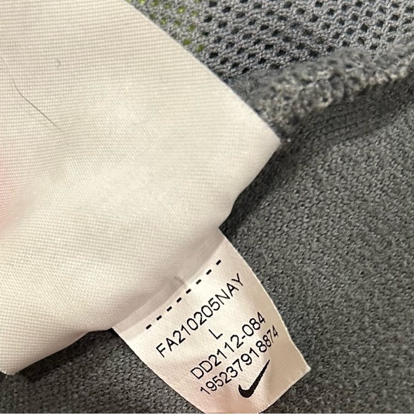 Nike Men’s Gray Therma-FIT Pullover Pullover Hoodie Sweatshirt Zip Pocket Size L - Picture 6 of 7